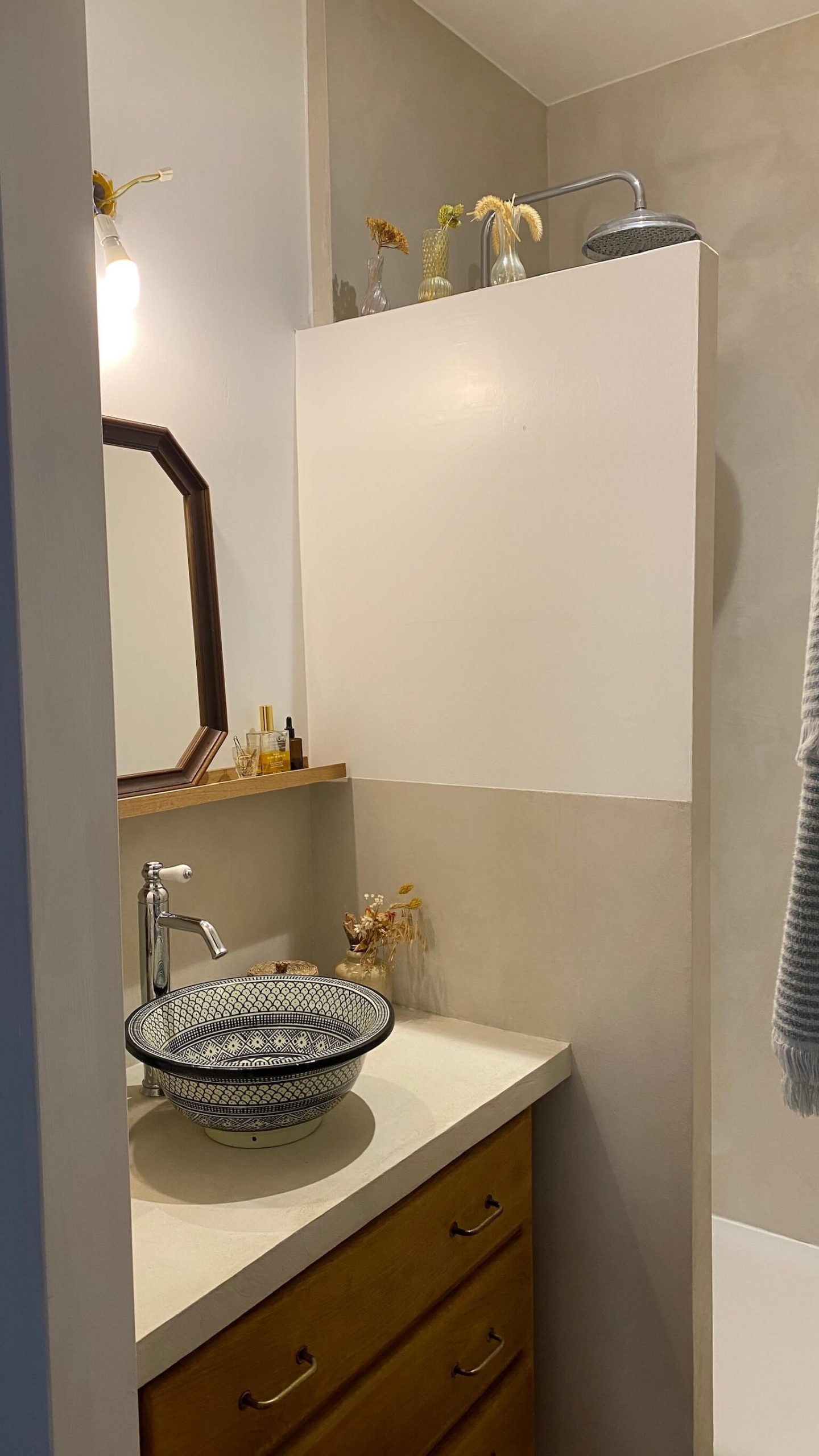 chantier salle de bain meuble sous vasque appartement - Aubenas - Saint Sernin - AZ Agencement - Artisan multi-services et Rénovation intérieure : Électricité, Plomberie, Salle de bain, Cuisine, Menuiseries, Finitions