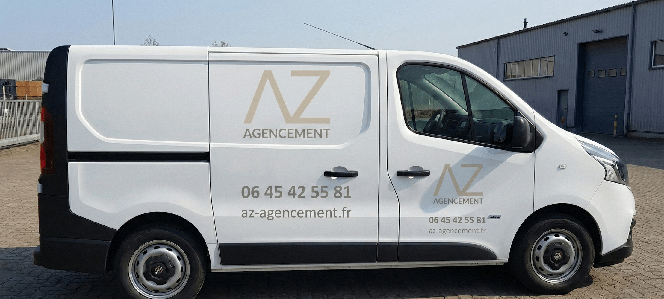 Camion utilitaire - Aubenas - Saint Sernin - AZ Agencement - Artisan multi-services et Rénovation intérieure - Électricité - Plomberie, Salle de bain - Cuisine - Menuiseries - Finitions