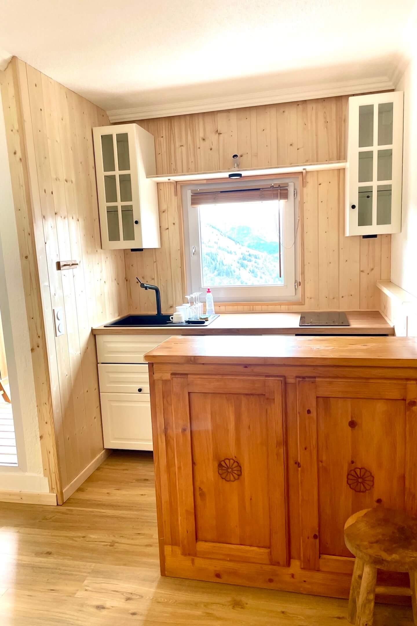 cuisine large chantier artisan multi service menuisier bois pin spain boiserie aubenas az agencement